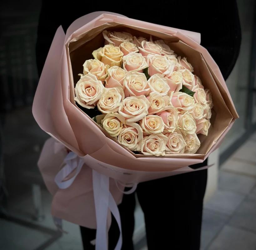 Кремова троянда Талея Преміум 35 шт 40 см