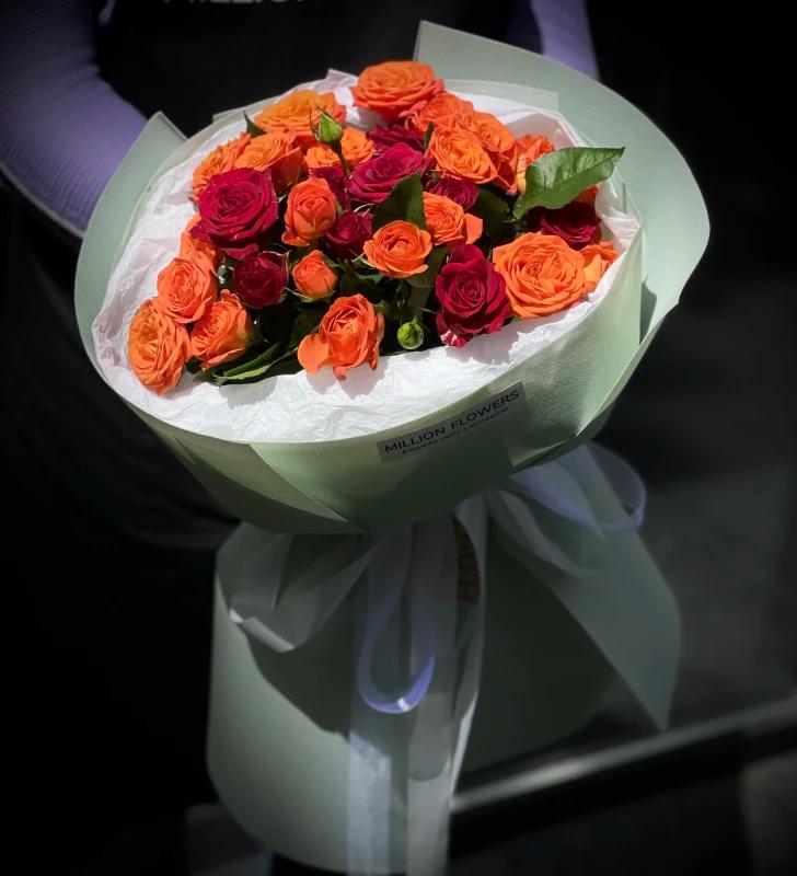Різнокольорова кущова троянда Спрей Асорті НС 17 гілок 40 см